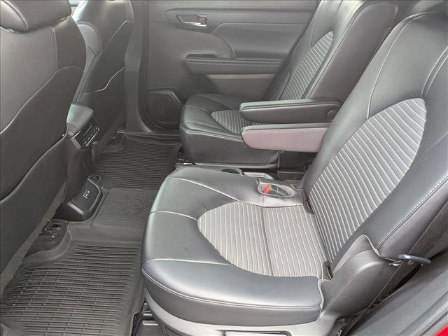 Used 2022 Toyota Highlander XSE image 16
