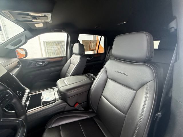 Used 2025 GMC Yukon Denali AWD/4WD image 13