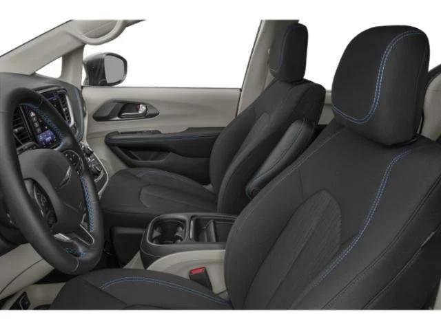 Used 2022 Chrysler Pacifica Touring-L w/ Uconnect Theater Family Group AWD/4WD image 9