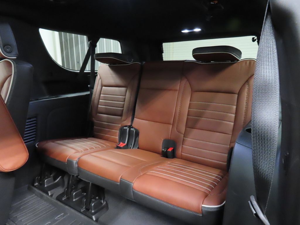 Used 2024 GMC Yukon XL Denali Ultimate AWD/4WD image 11