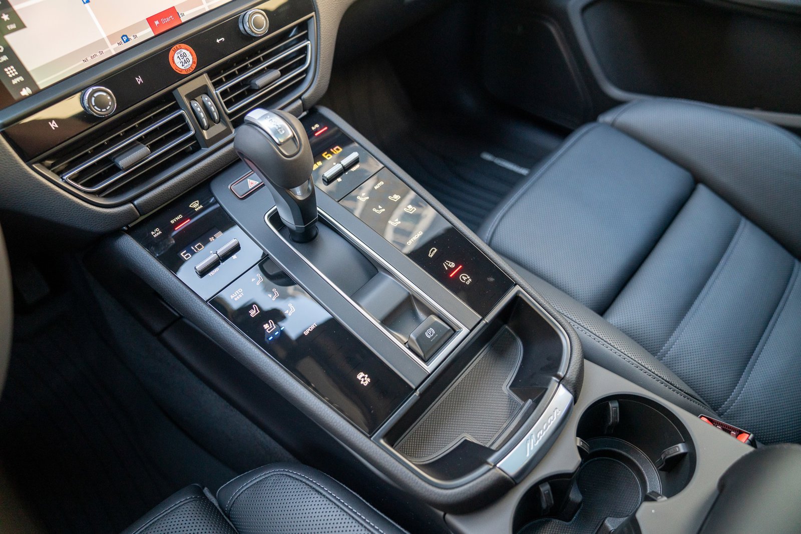 Certified 2026 Porsche Macan AWD/4WD image 21
