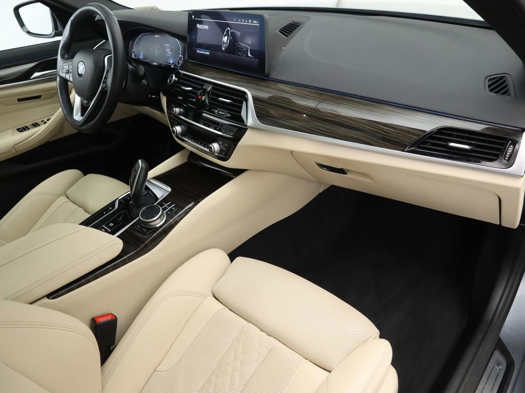 Used 2021 BMW 530e xDrive 530e iPerformance w/ Convenience Package image 18