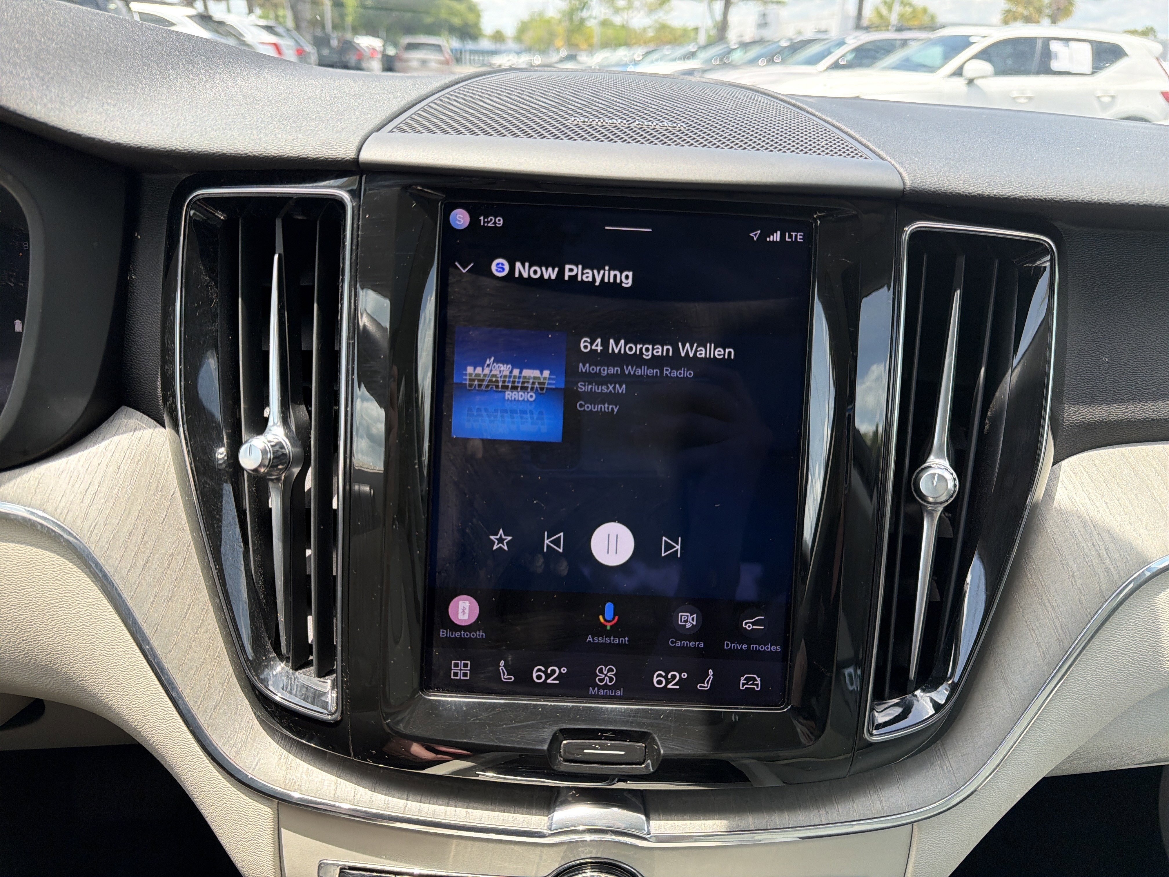 Certified 2023 Volvo XC60 B5 Plus AWD/4WD image 23