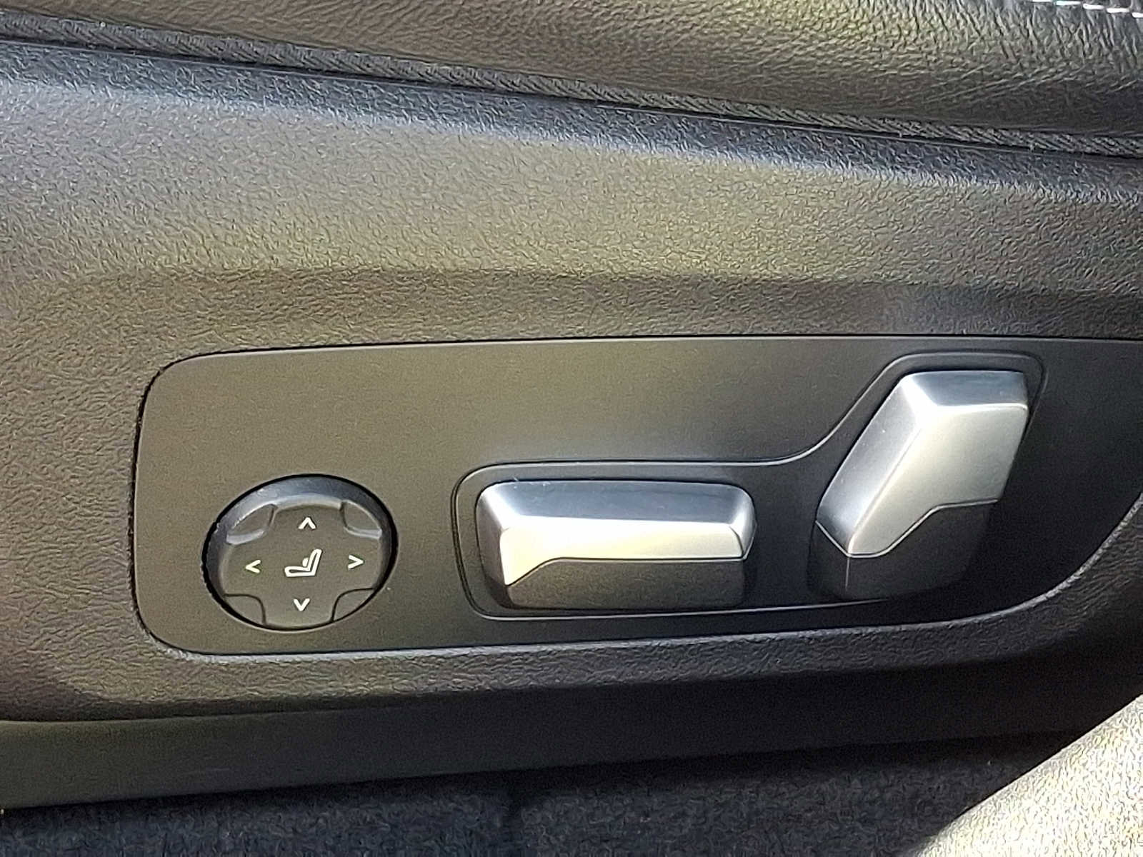 Used 2022 BMW X4 xDrive30i w/ Convenience Package image 28