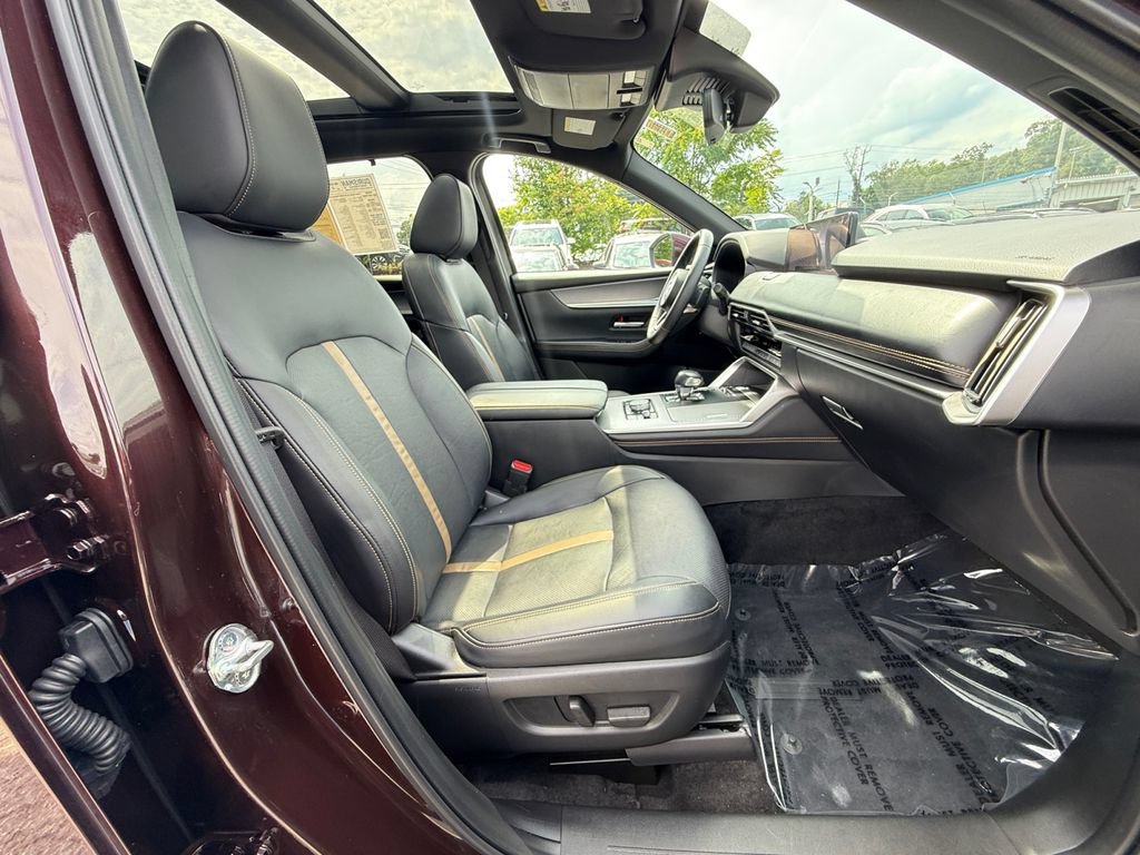 Used 2024 MAZDA CX-90 Plug-In Hybrid w/ Premium Plus AWD/4WD image 28