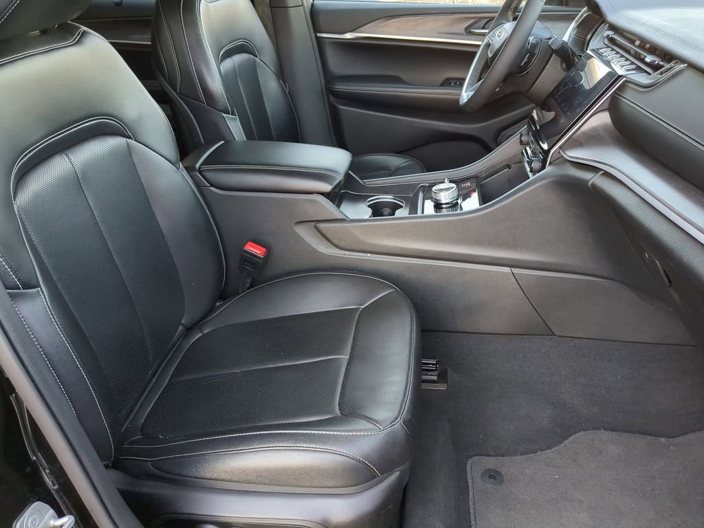 Used 2024 Jeep Grand Cherokee L Limited w/ Luxury Tech Group II image 32