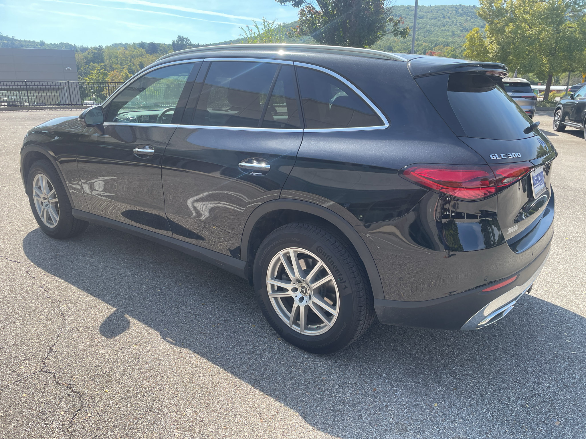 Used 2025 Mercedes-Benz GLC 300 4MATIC image 6