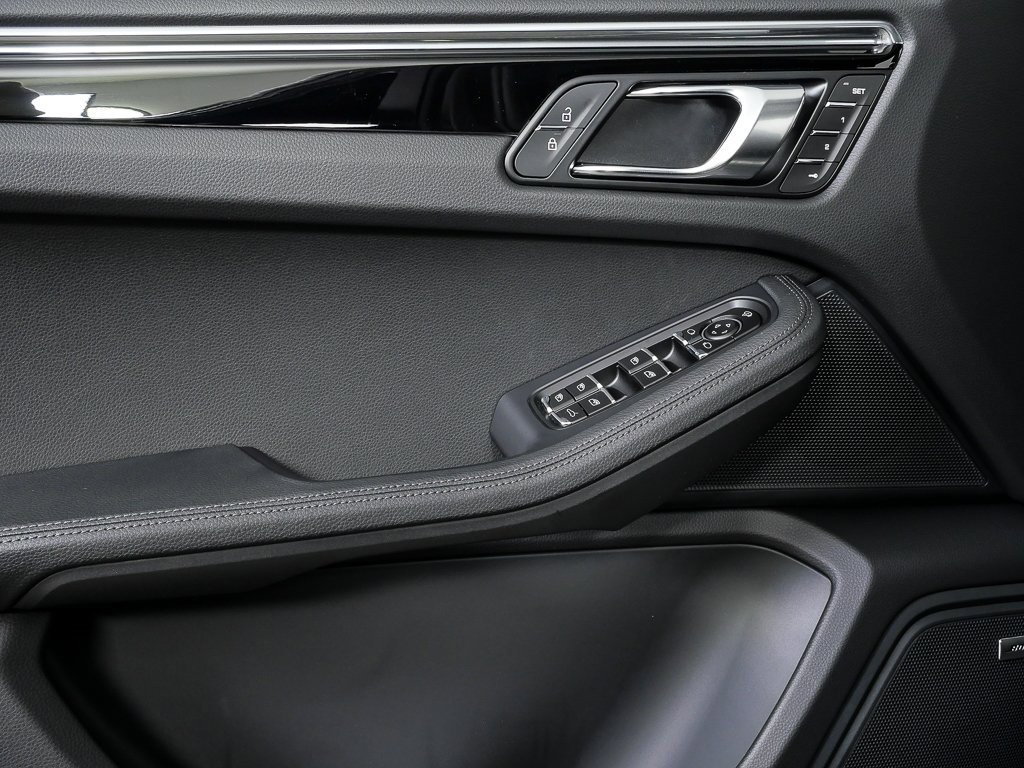 New 2026 Porsche Macan image 6