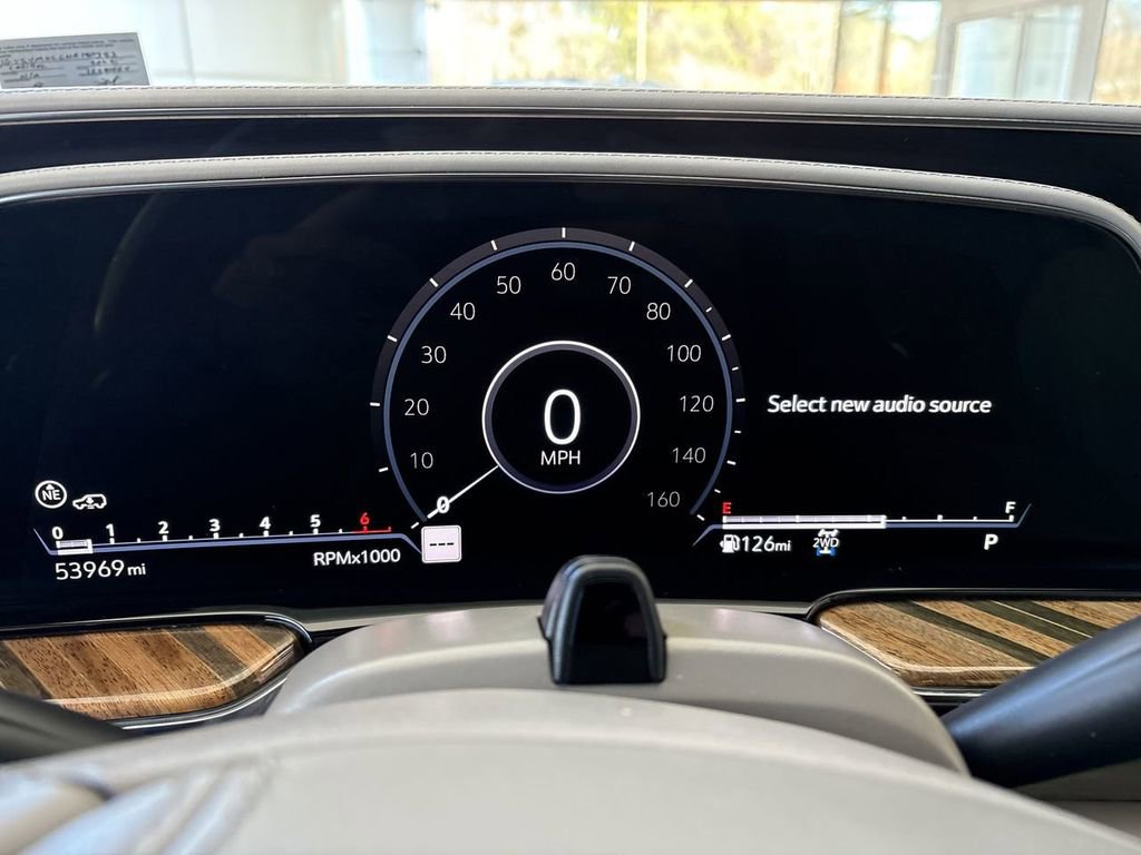 Certified 2022 Cadillac Escalade ESV Premium Luxury Platinum w/ Heavy-Duty Trailer Package image 11