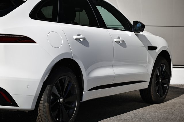 New 2026 Jaguar F-PACE R-Dynamic S image 9
