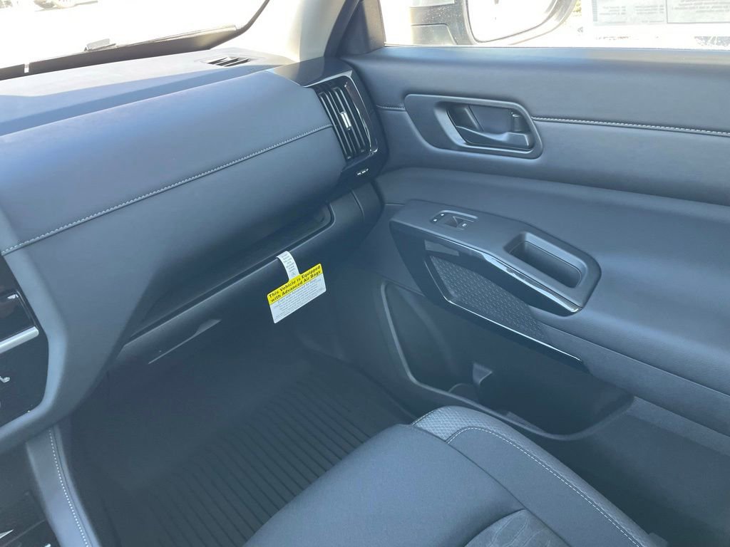 Used 2025 Nissan Pathfinder SV w/ Black Appearance Package FWD image 16