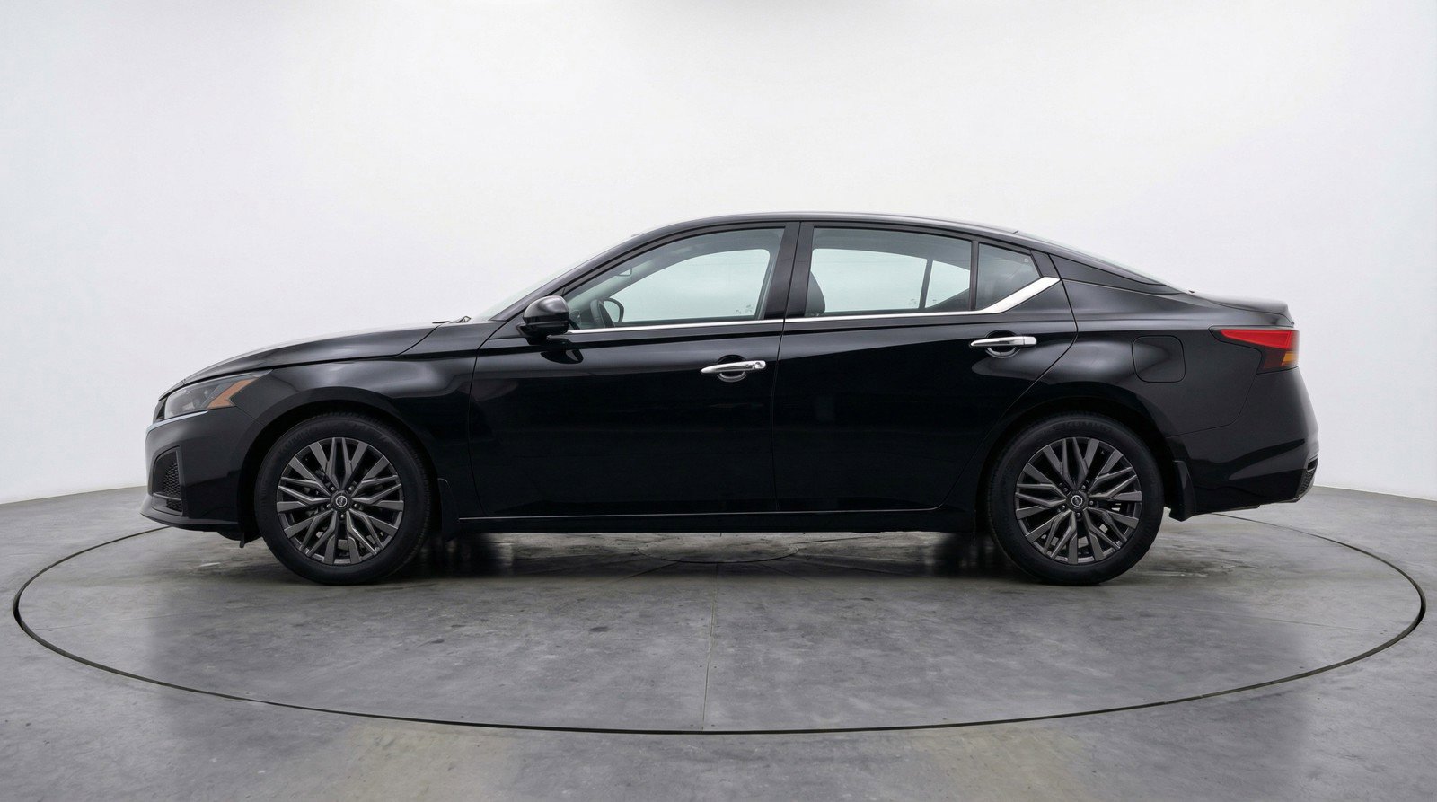Used 2025 Nissan Altima 2.5 SV image 5
