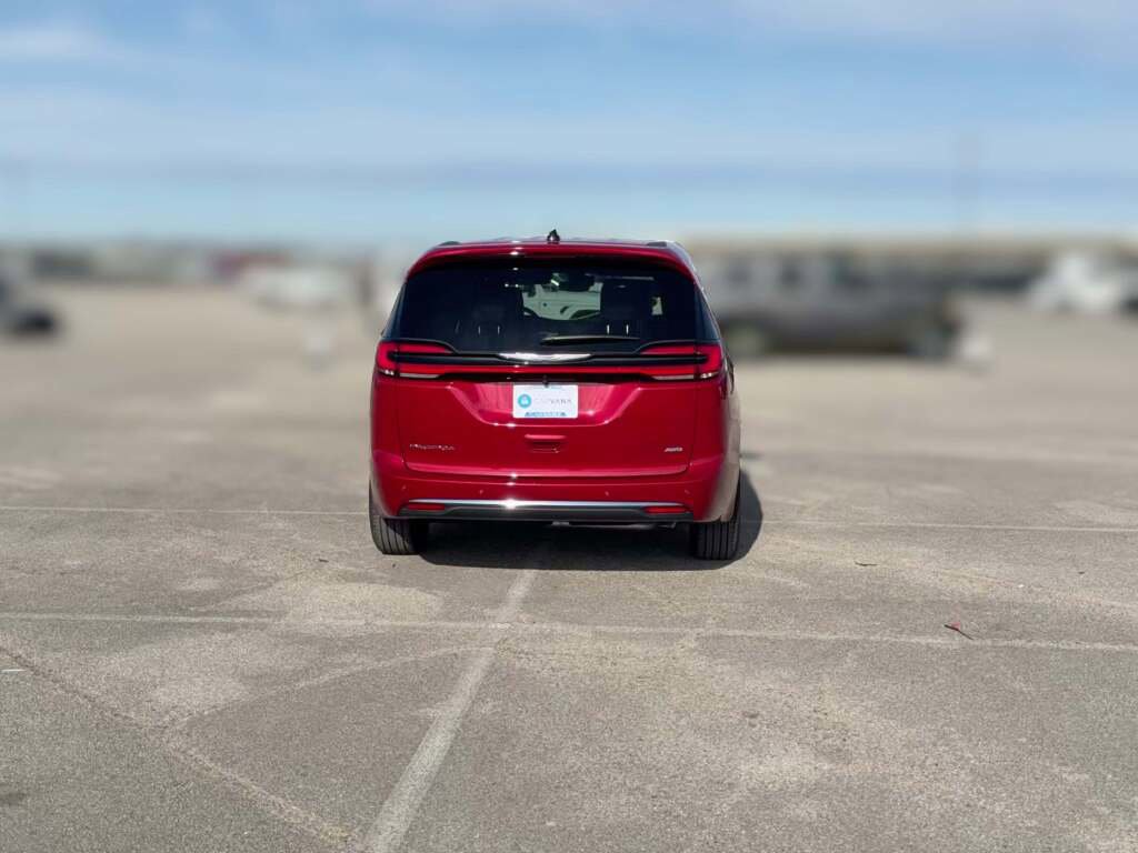 New 2026 Chrysler Pacifica Select image 10