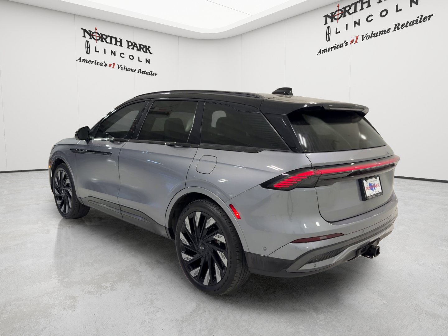 Used 2024 Lincoln Nautilus Black Label w/ Jet Appearance Package (87T) AWD/4WD image 3