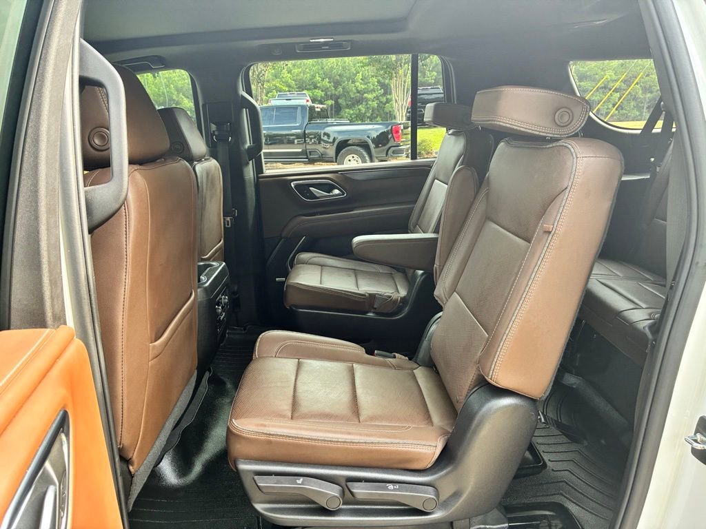 Used 2023 Chevrolet Suburban High Country image 21