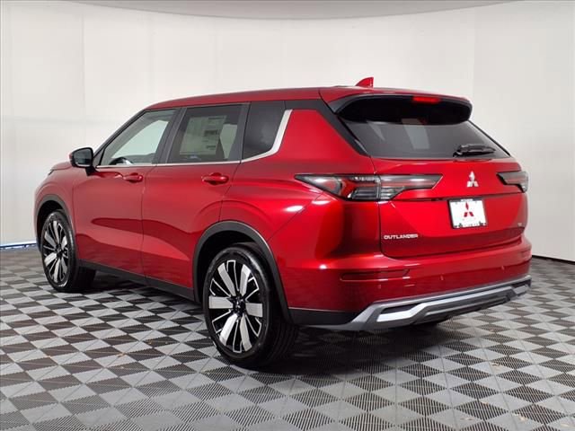 Used 2025 Mitsubishi Outlander SE image 5