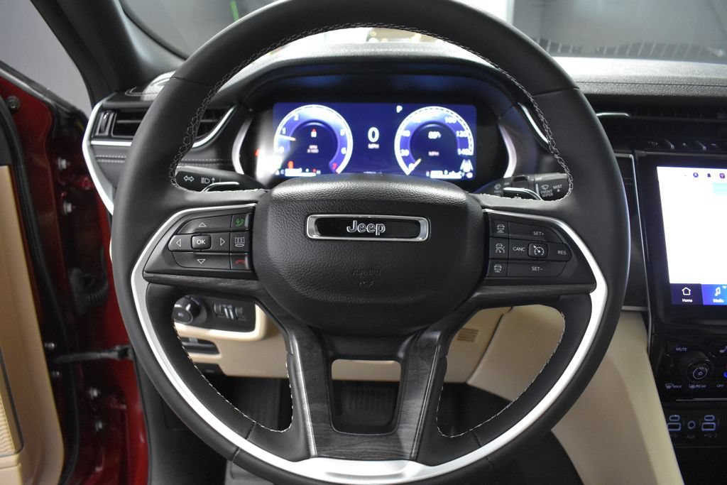 Used 2024 Jeep Grand Cherokee Limited RWD image 29