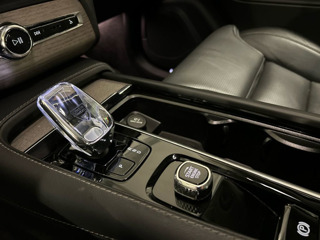 Certified 2023 Volvo XC90 B6 Ultimate w/ Protection Package Premier image 19