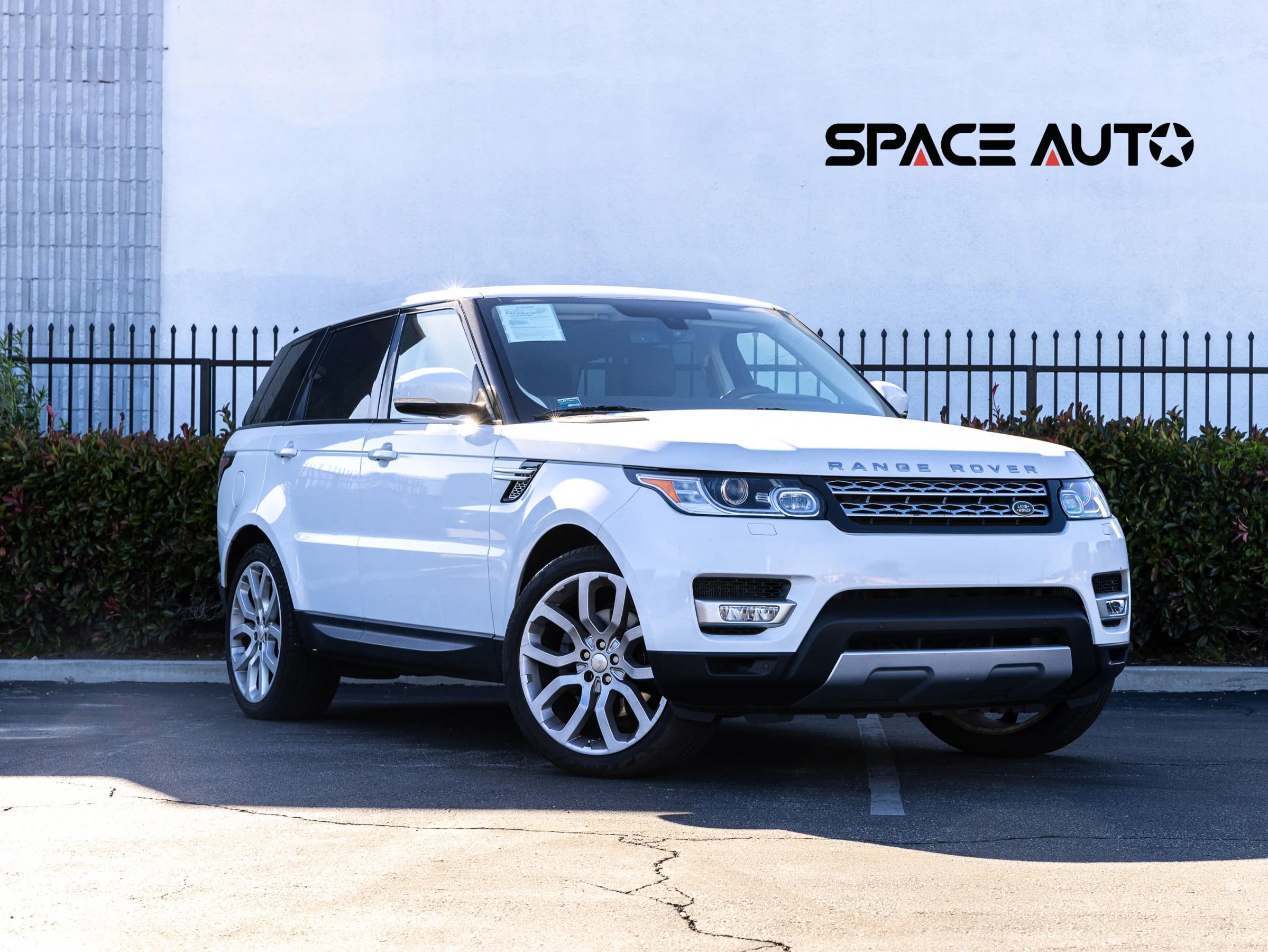 Used 2014 Land Rover Range Rover Sport HSE image 1