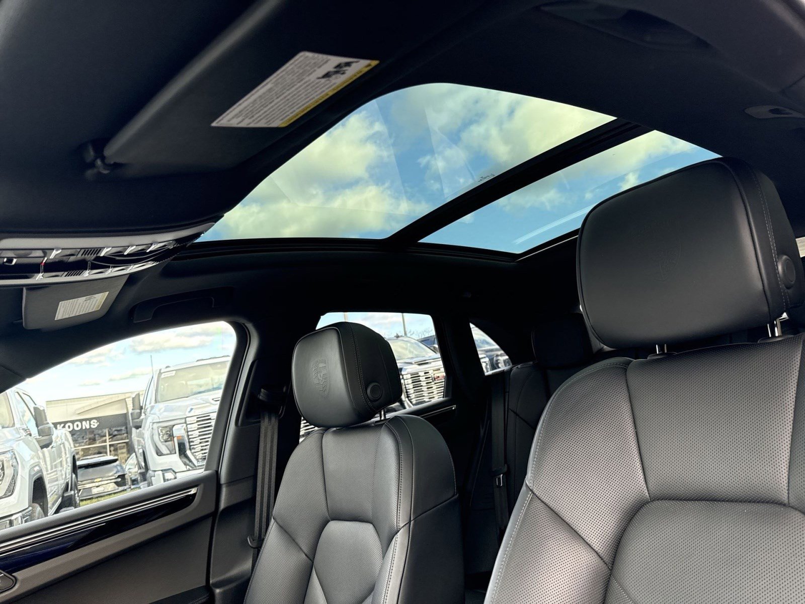 Used 2024 Porsche Macan image 22