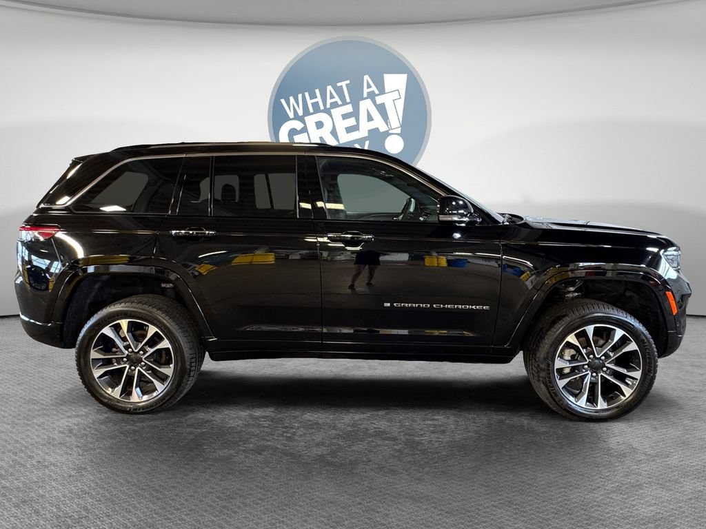 Used 2023 Jeep Grand Cherokee Overland AWD/4WD image 2