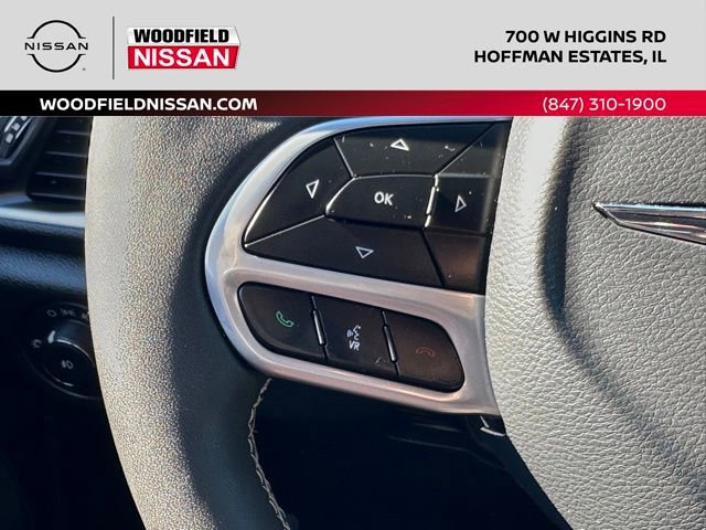 Used 2025 Chrysler Pacifica Select image 42