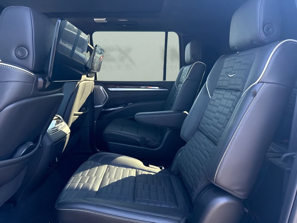 Used 2026 Cadillac Escalade ESV Platinum Sport w/ LPO, Floor Liner Package AWD/4WD image 9