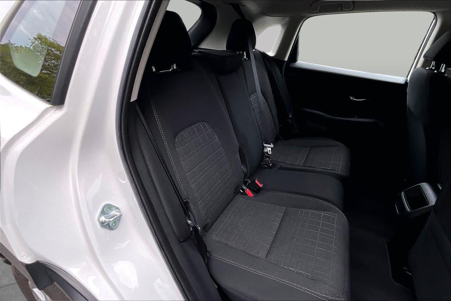 Used 2025 Honda HR-V LX image 17
