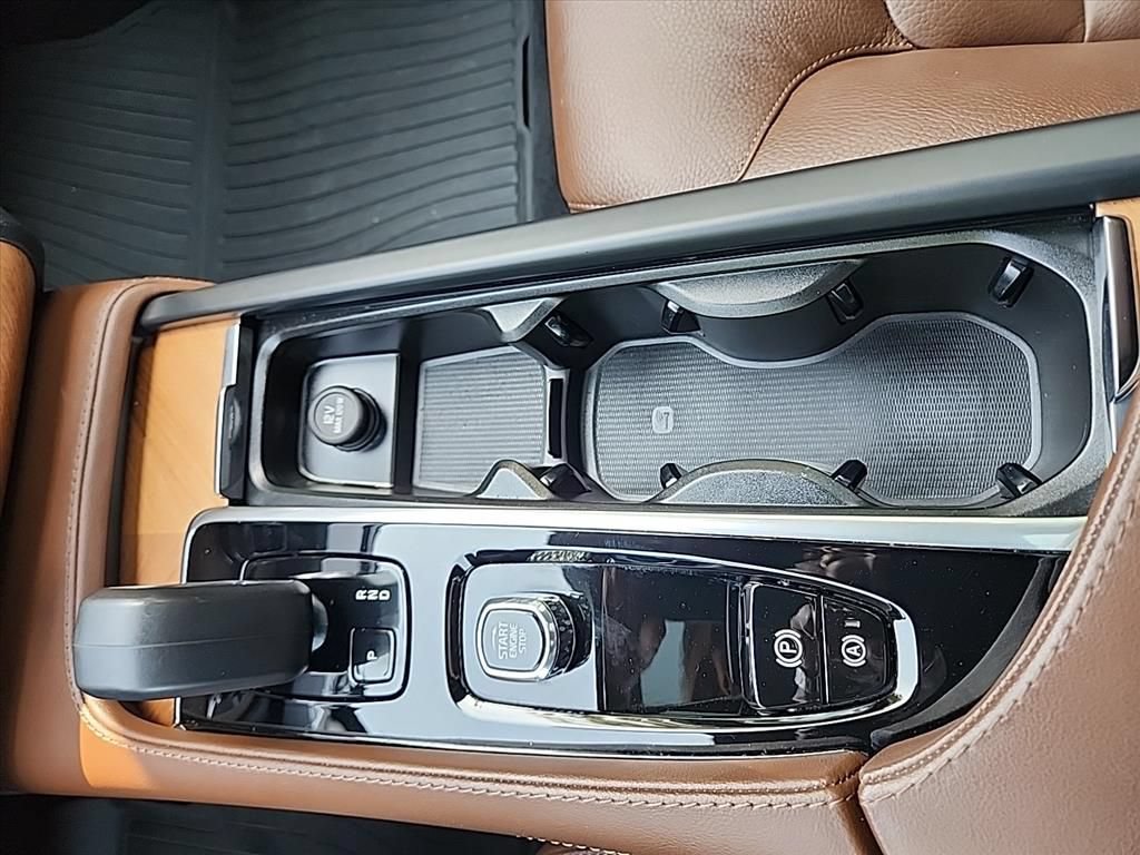 Certified 2024 Volvo XC90 T8 Core w/ Protection Package Premier AWD/4WD image 23