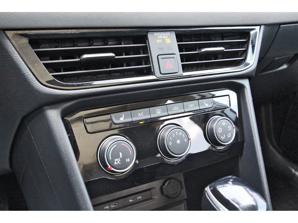 Used 2023 Volkswagen Taos SE w/ Panoramic Sunroof Package FWD image 28