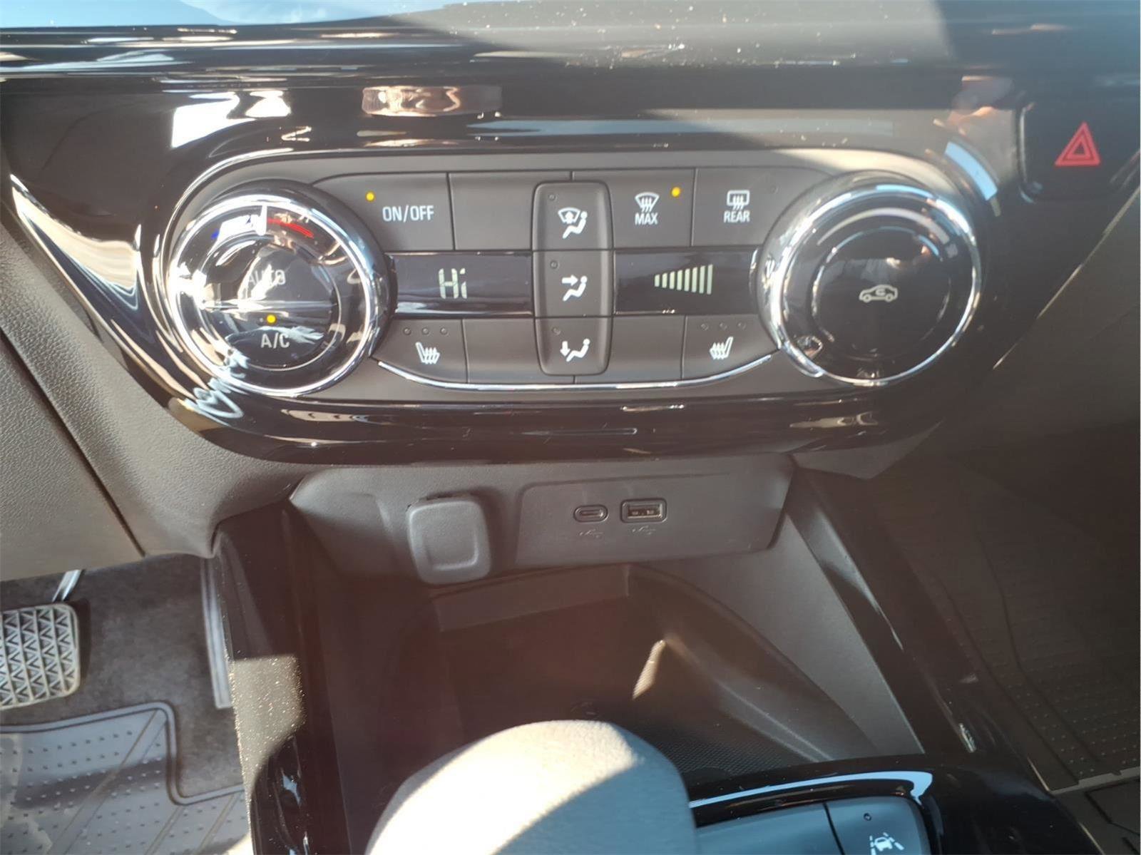 New 2026 Chevrolet Trax RS w/ Sunroof Package image 22