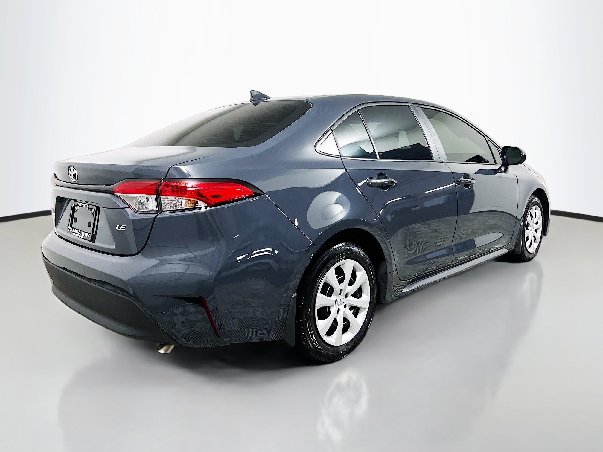 Used 2025 Toyota Corolla LE FWD image 4