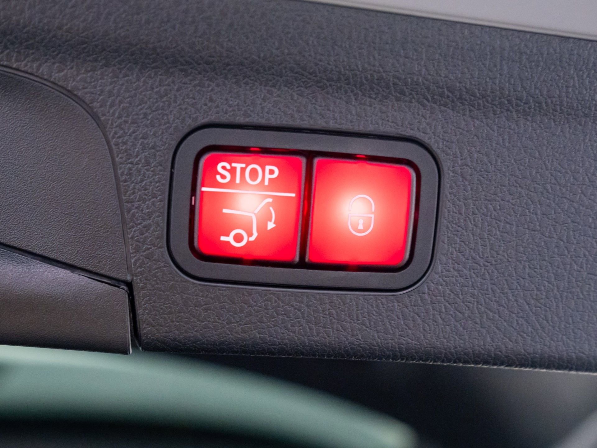 Certified 2024 Mercedes-Benz GLE 350 4MATIC w/ Driver Assistance Package image 36