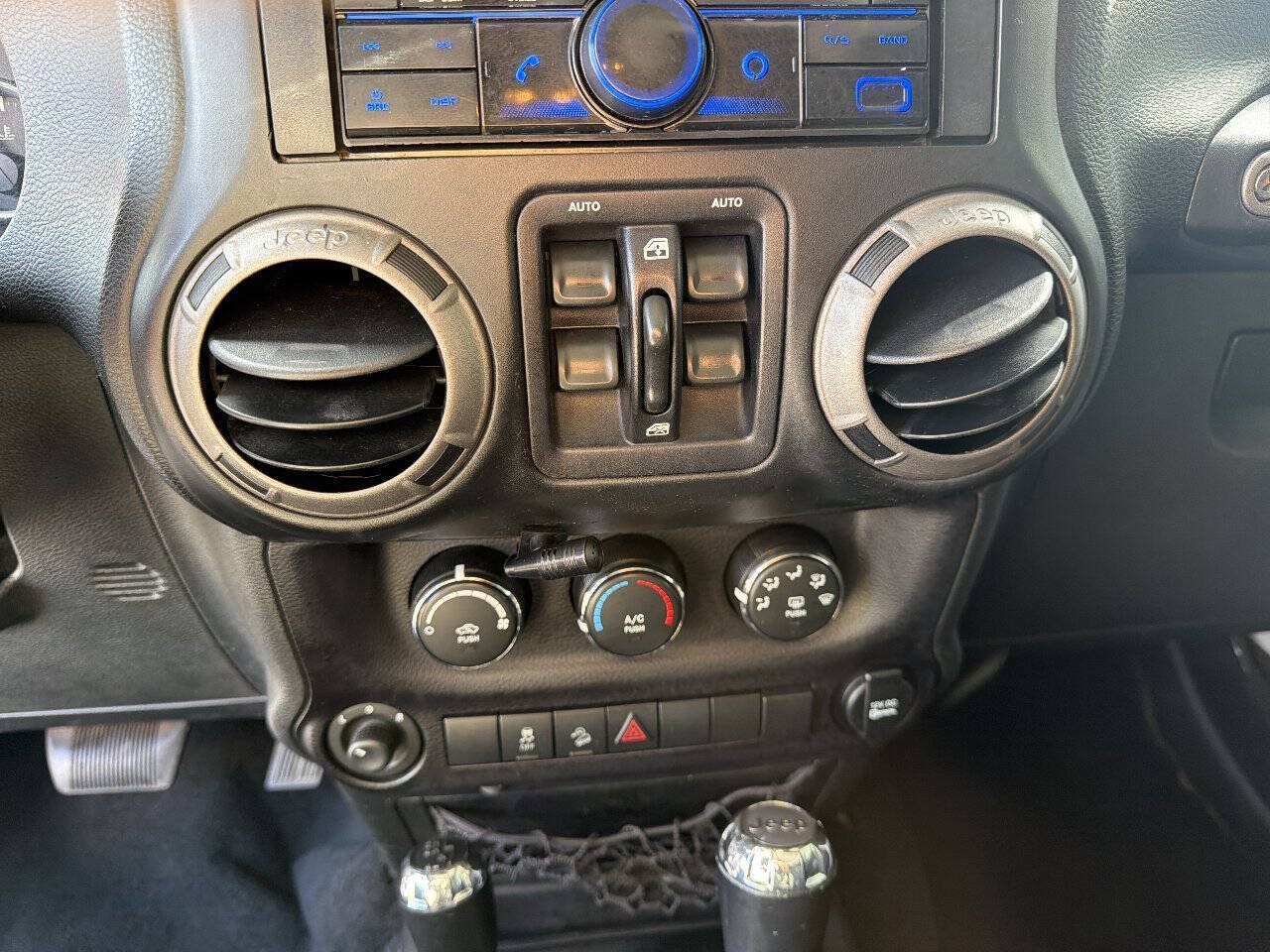 Used 2015 Jeep Wrangler Unlimited Sport w/ Quick Order Package 24S AWD/4WD image 22
