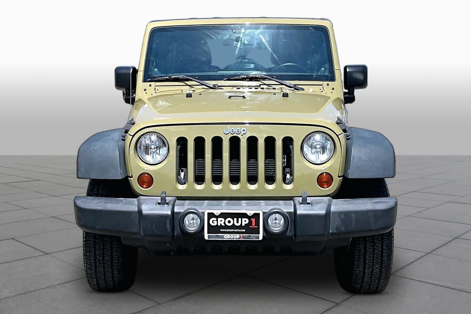 Used 2013 Jeep Wrangler Unlimited Rubicon w/ Connectivity Group AWD/4WD image 5