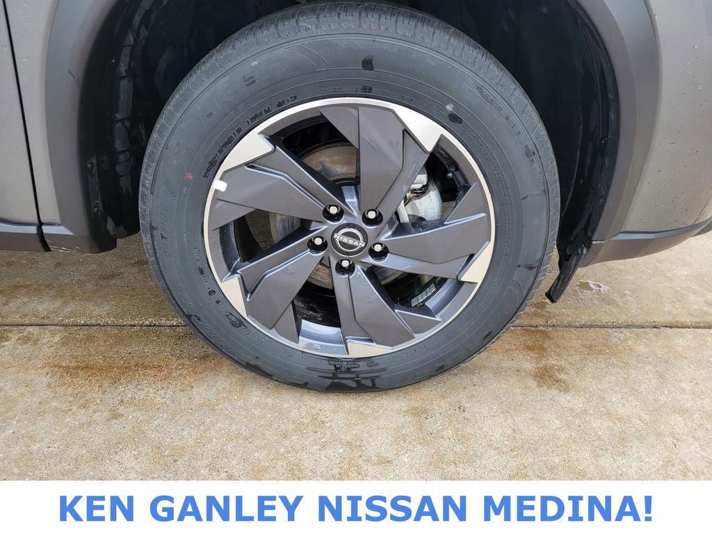 Certified 2025 Nissan Rogue SV FWD image 22