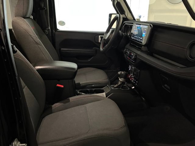 Used 2024 Jeep Wrangler Unlimited Rubicon w/ Technology Group AWD/4WD image 31