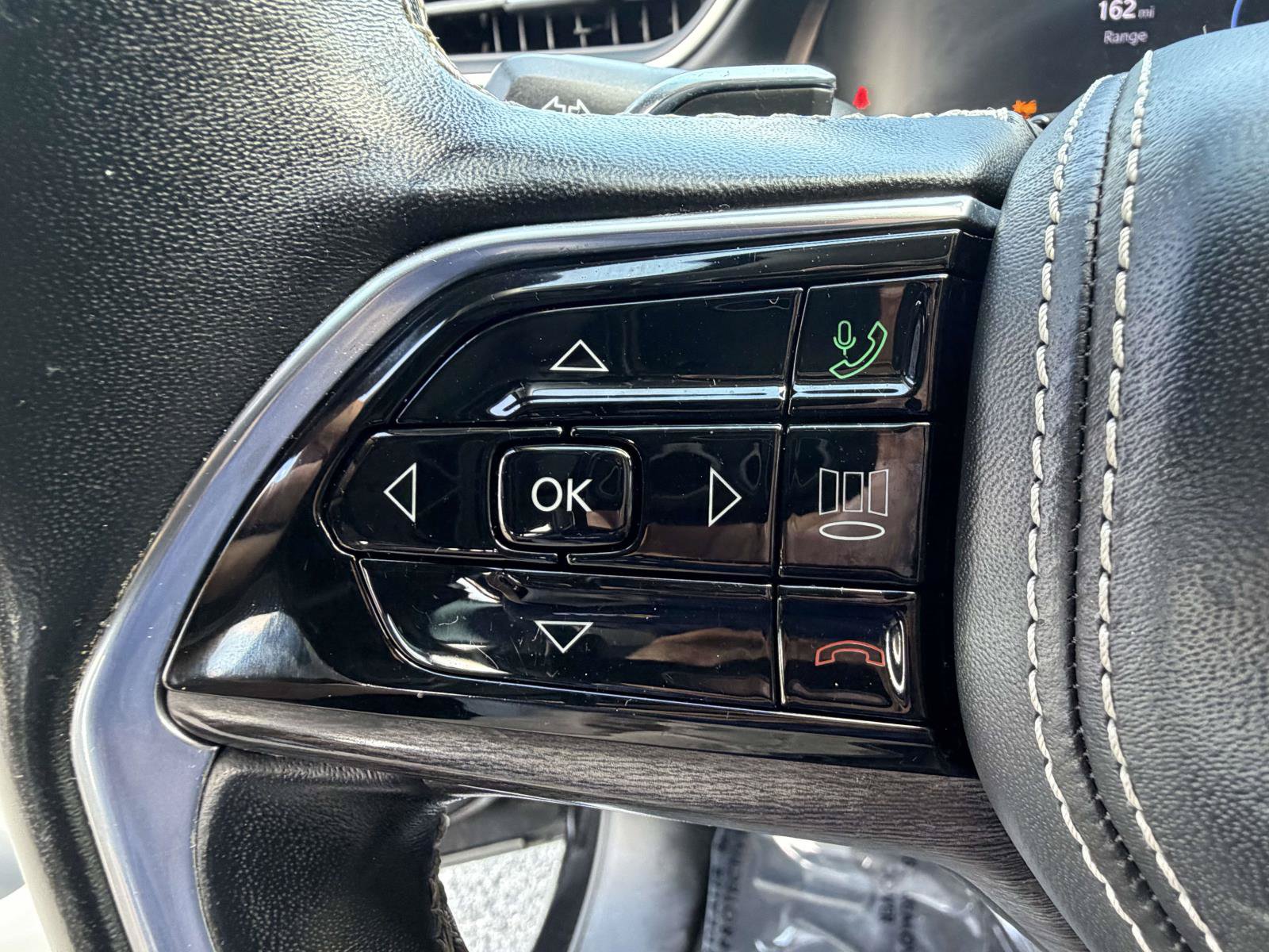 Used 2021 Jeep Grand Cherokee L Overland w/ Luxury Tech Group IV AWD/4WD image 17