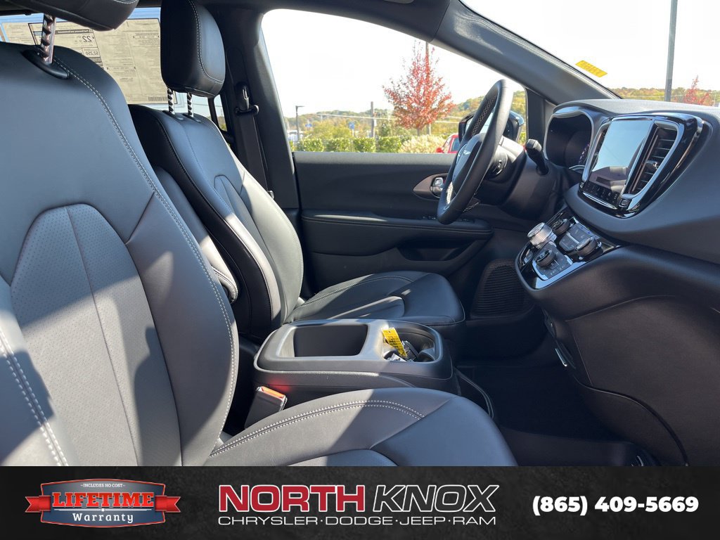 New 2026 Chrysler Voyager LX FWD image 27