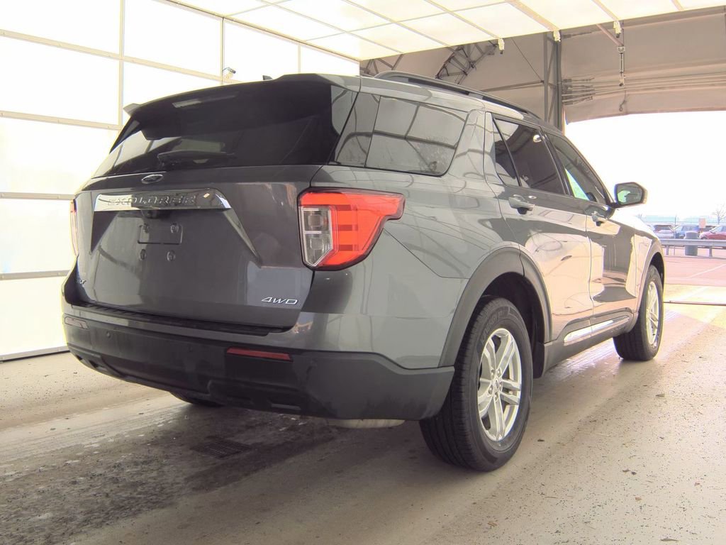 Used 2022 Ford Explorer XLT image 6