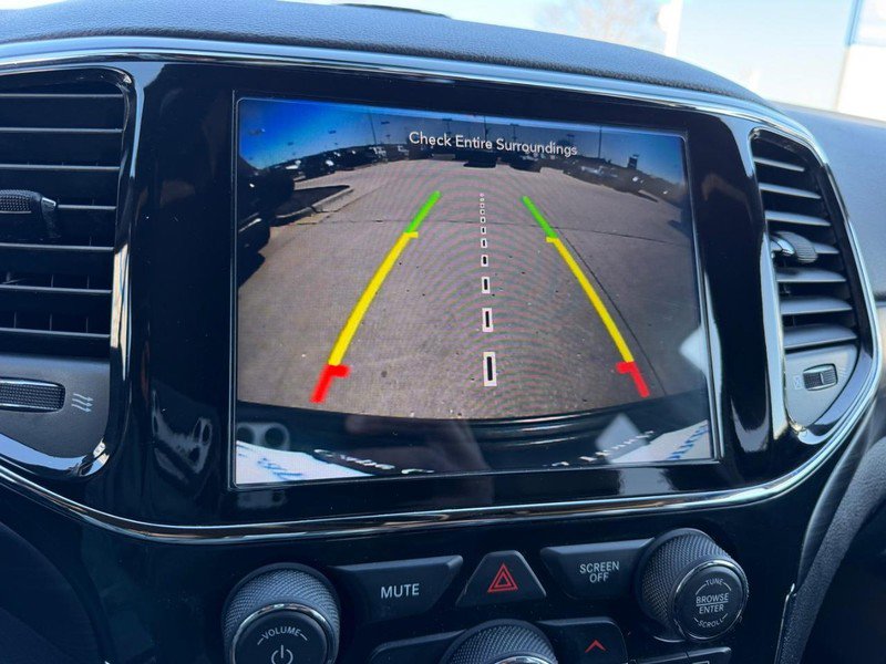 Used 2021 Jeep Grand Cherokee Laredo X image 21