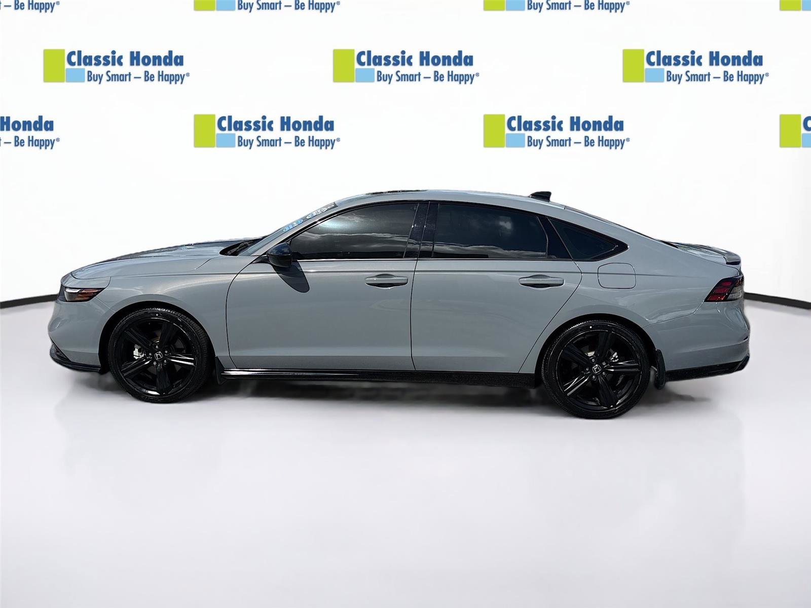 Used 2023 Honda Accord Sport image 4