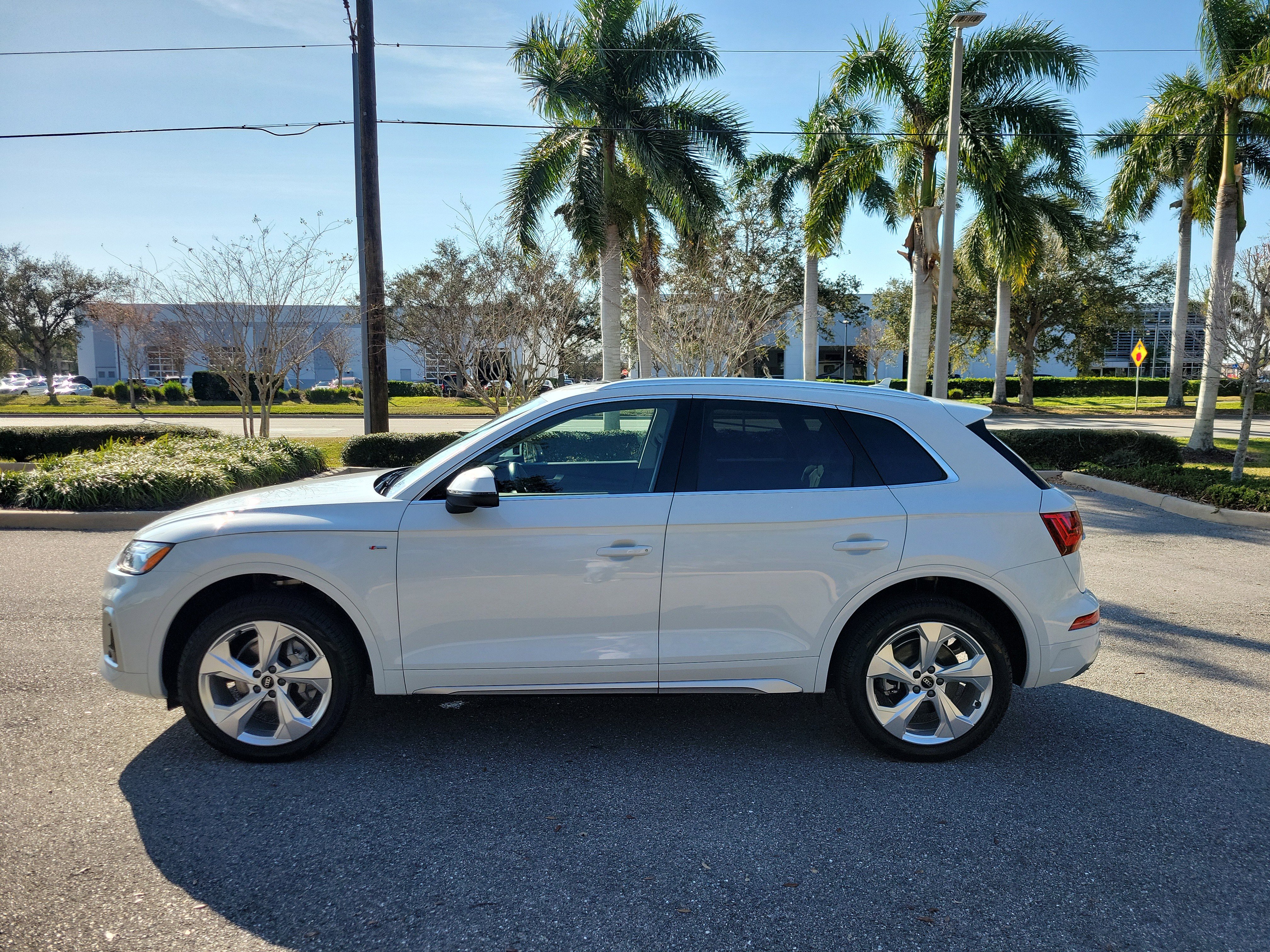 Certified 2025 Audi Q5 2.0T Premium Plus image 7