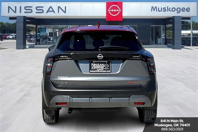 New 2025 Nissan Kicks SR image 4