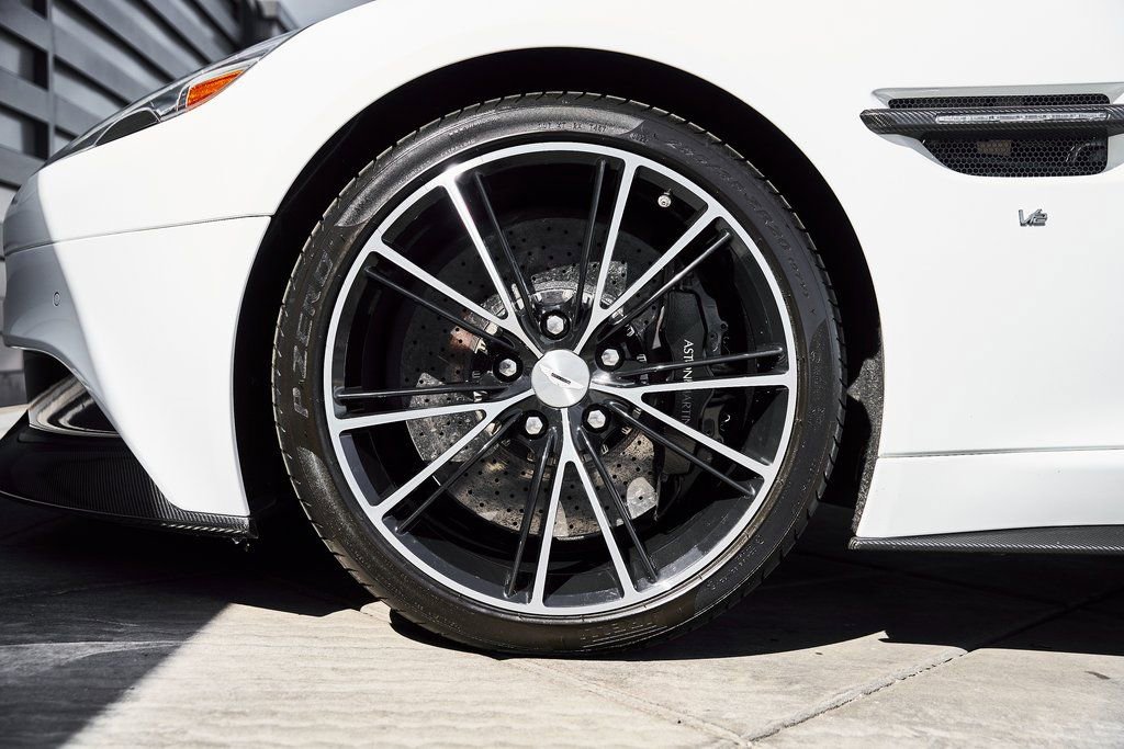 Used 2017 Aston Martin Vanquish S RWD image 3