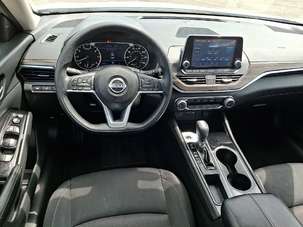 Used 2023 Nissan Altima 2.5 SV FWD image 2