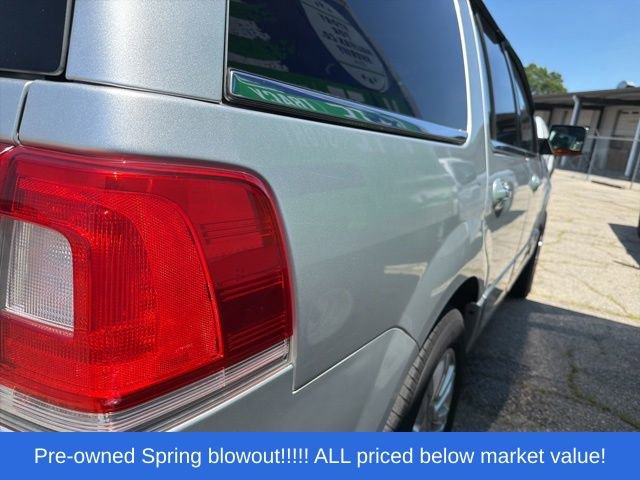 Used 2016 Lincoln Navigator Select AWD/4WD image 11