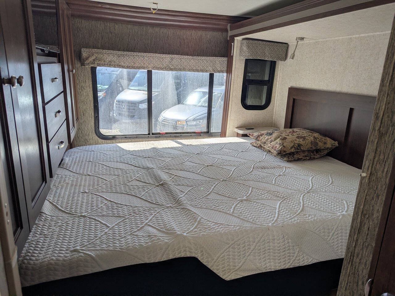 Used 2018 Ford E-450 and Econoline 450 Super Duty w/ Motorhome Prep Package RWD image 26