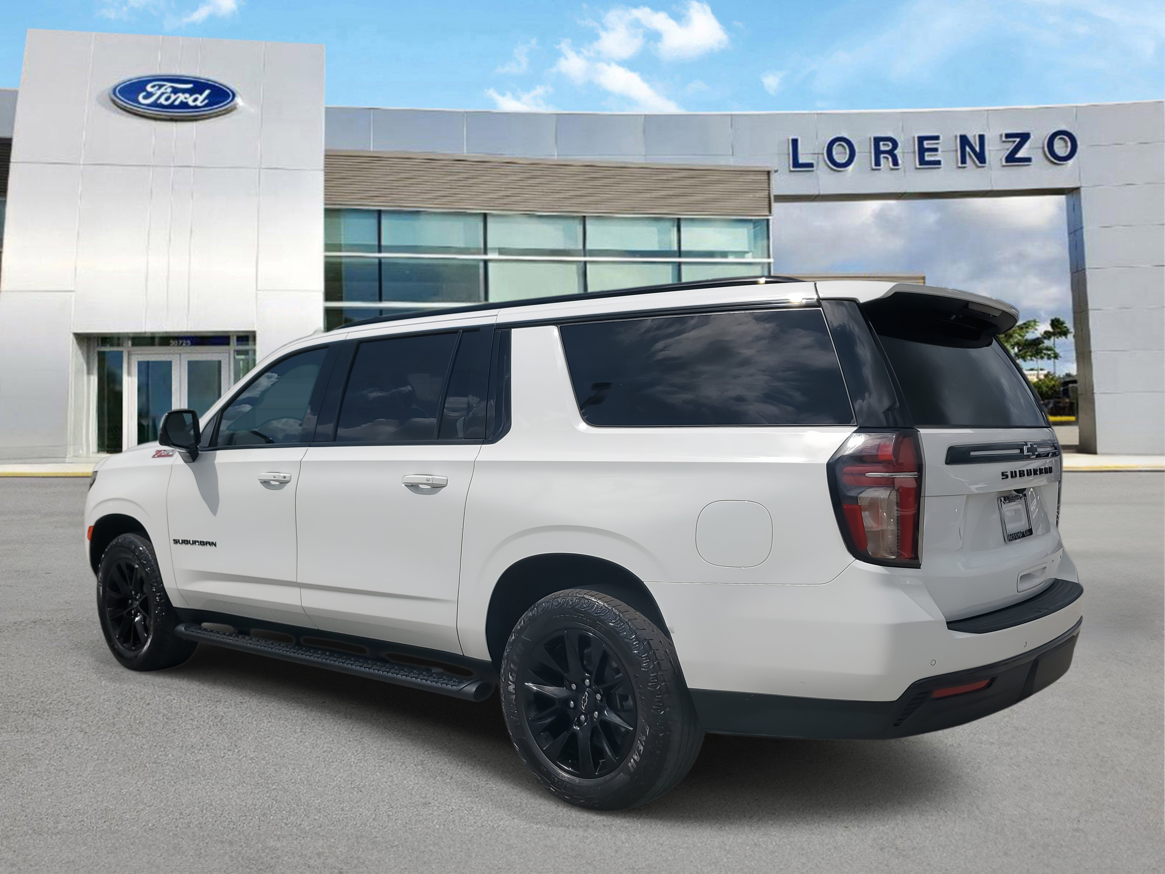 Used 2023 Chevrolet Suburban Z71 w/ Luxury Package AWD/4WD image 6