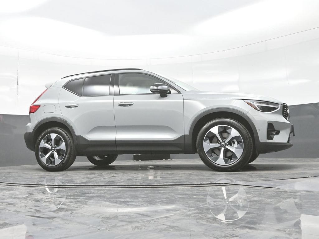 New 2026 Volvo XC40 B5 Plus w/ Protection Package Premier AWD/4WD image 29